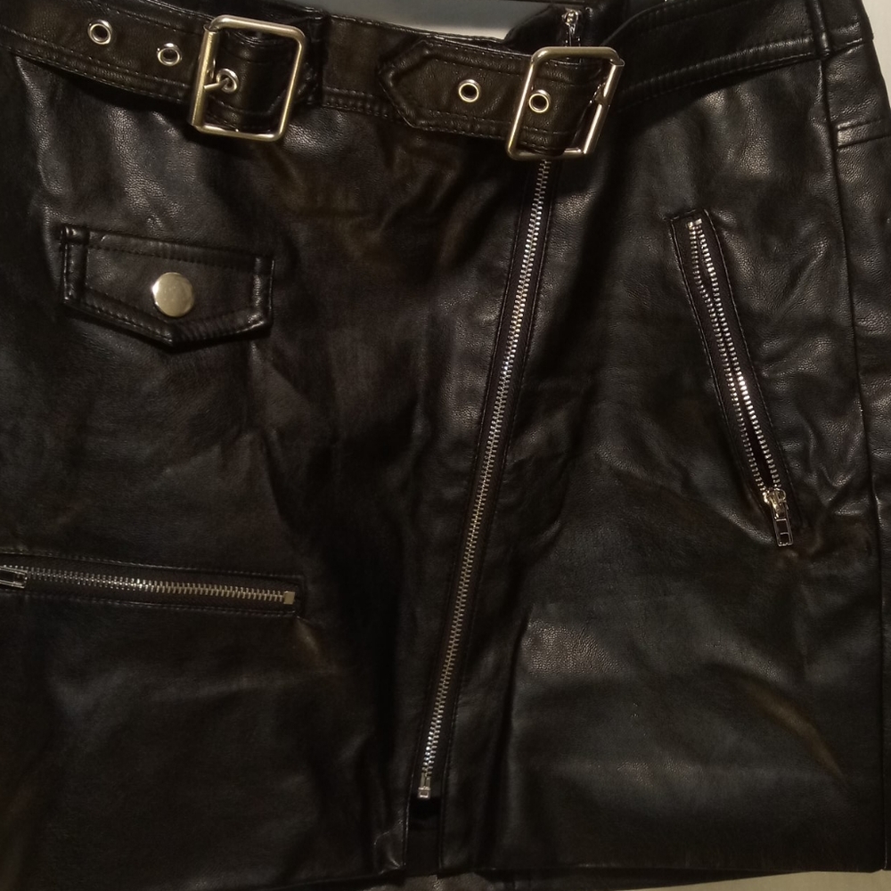FOREVER 21 MINI SKIRT